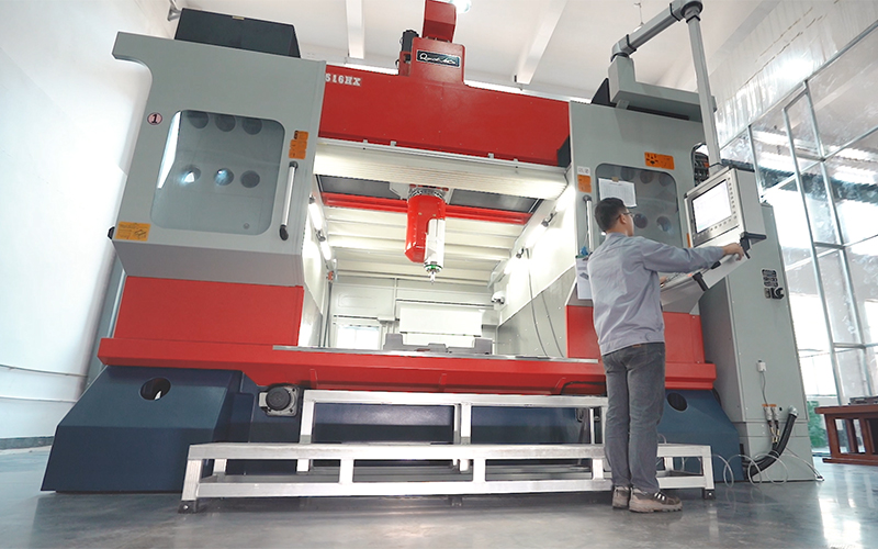 Large high-speed CNC milling machine